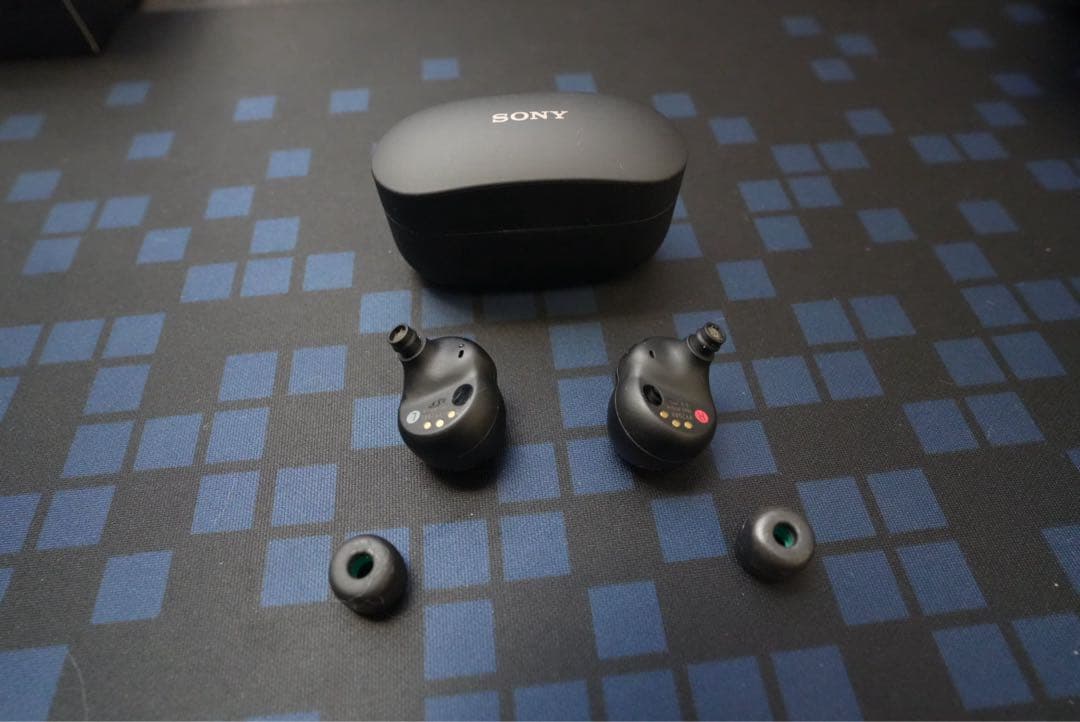【美品】SONY WF-1000XM4 ワイヤレスイヤホン ブラック ケース付き