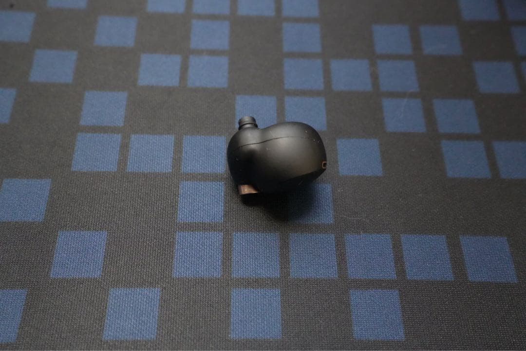 【美品】SONY WF-1000XM4 ワイヤレスイヤホン ブラック ケース付き