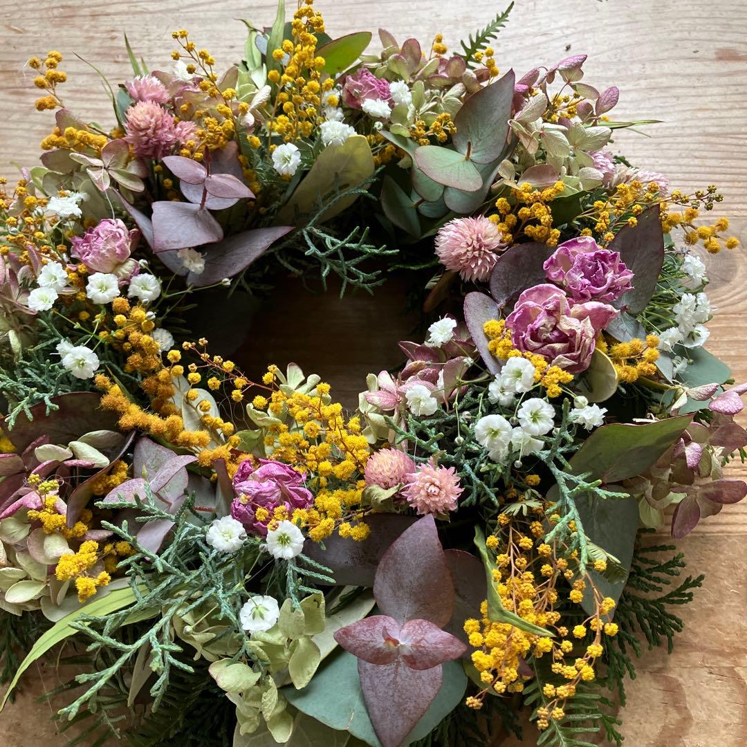 ユーカリとミモザのシックな春色リース　水無月紫陽花　バラ　千日紅　銀葉アカシア