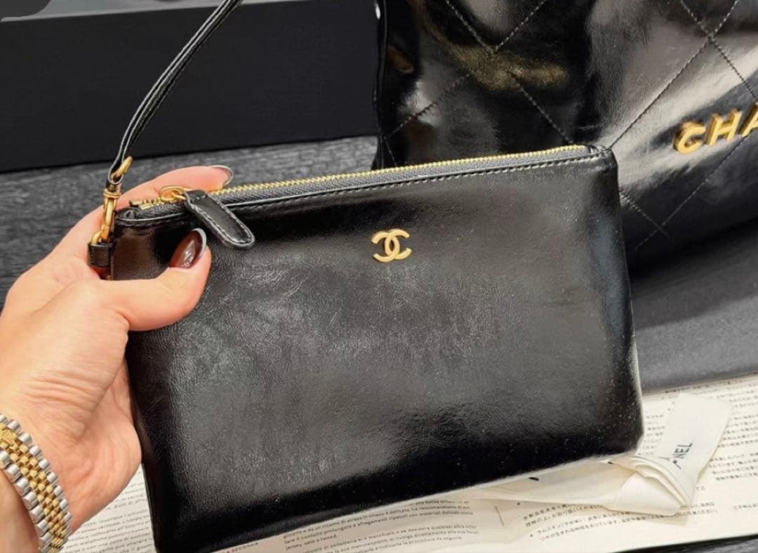 CHANEL ブラック キルティング ショルダーバッグ 35 x 37 x 7