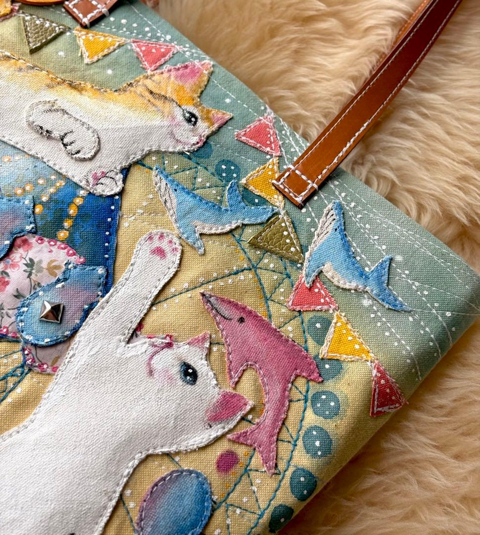 (手づくり)\"ハッピーライクなシロと茶トラ\"ねこと遊園地のトートバッグ刺繍