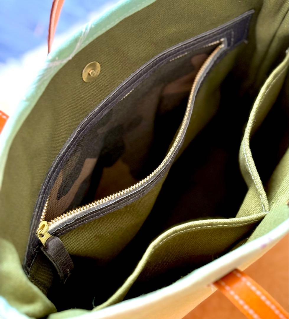 (手づくり)\"ハッピーライクなシロと茶トラ\"ねこと遊園地のトートバッグ刺繍