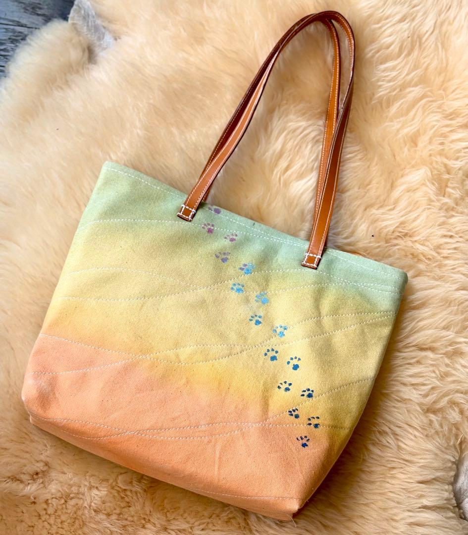 (手づくり)\"ハッピーライクなシロと茶トラ\"ねこと遊園地のトートバッグ刺繍