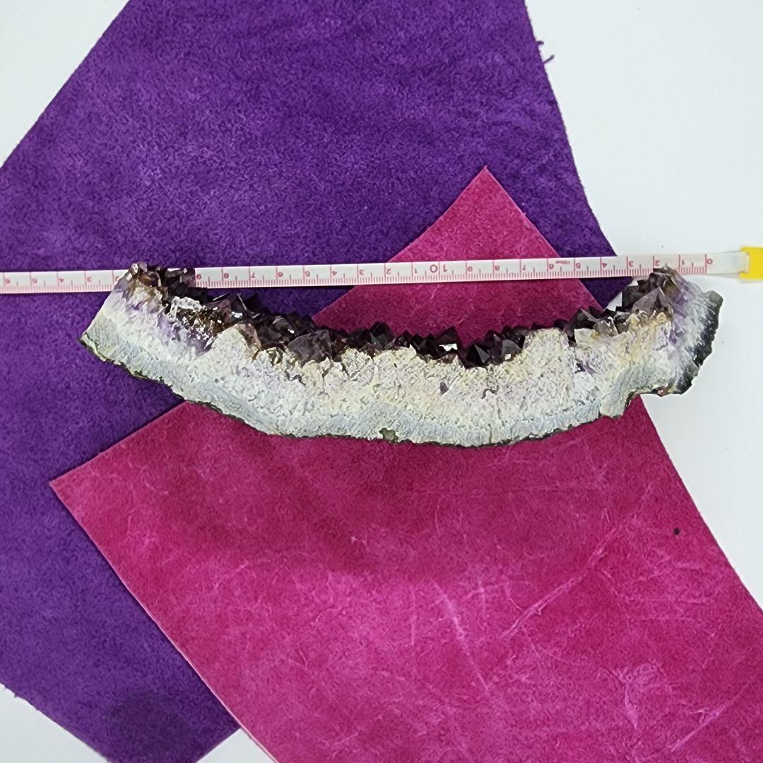 希少カコクセナイト入りアメジストクラスター 天然石置物 木製専用スタンド付き