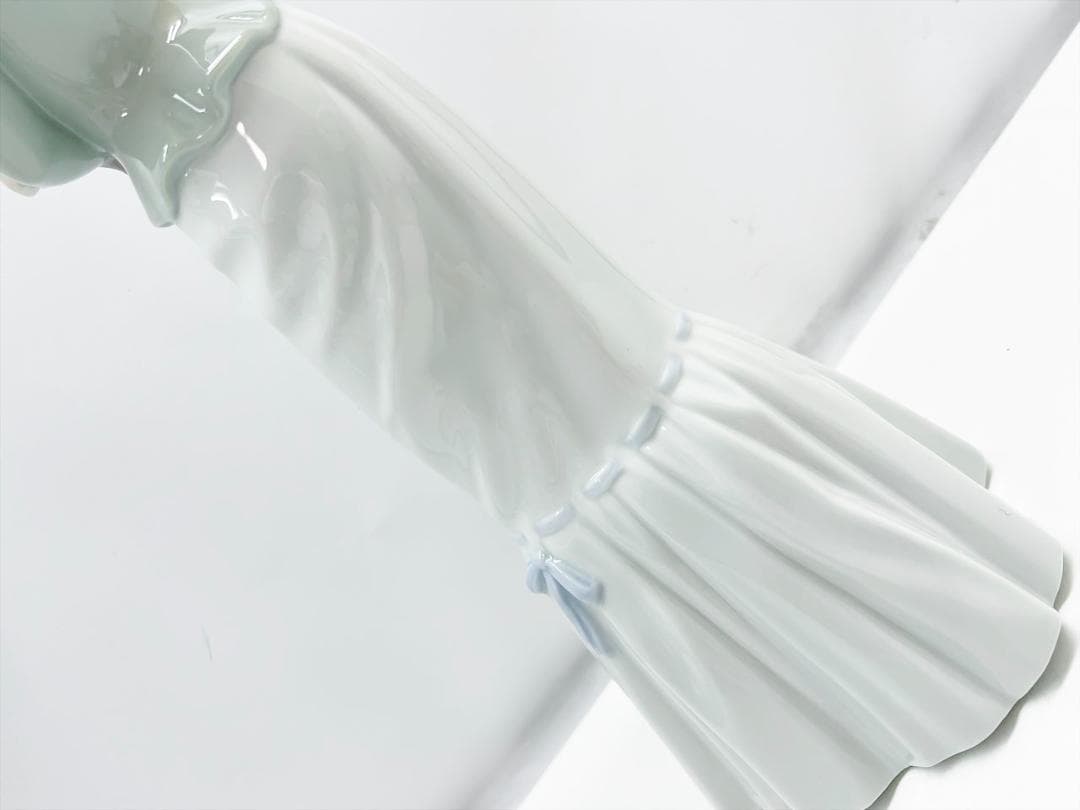 使用感なし　美品　リヤドロ　4893　仔犬を抱く貴婦人　置物　フィギュリン　犬