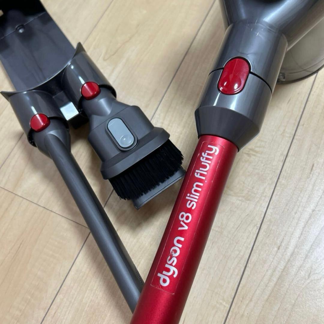 ダイソンV8 slim fluffy コードレスサイクロン 掃除機　ジャンク扱い