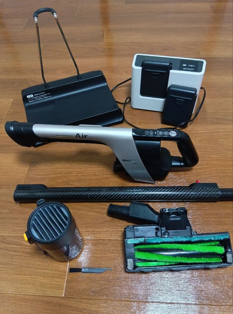 SHARPコードレス掃除機 バッテリー2個付きでお得です！