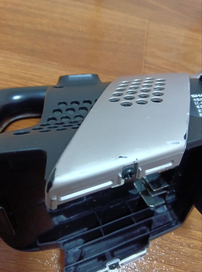 SHARPコードレス掃除機 バッテリー2個付きでお得です！