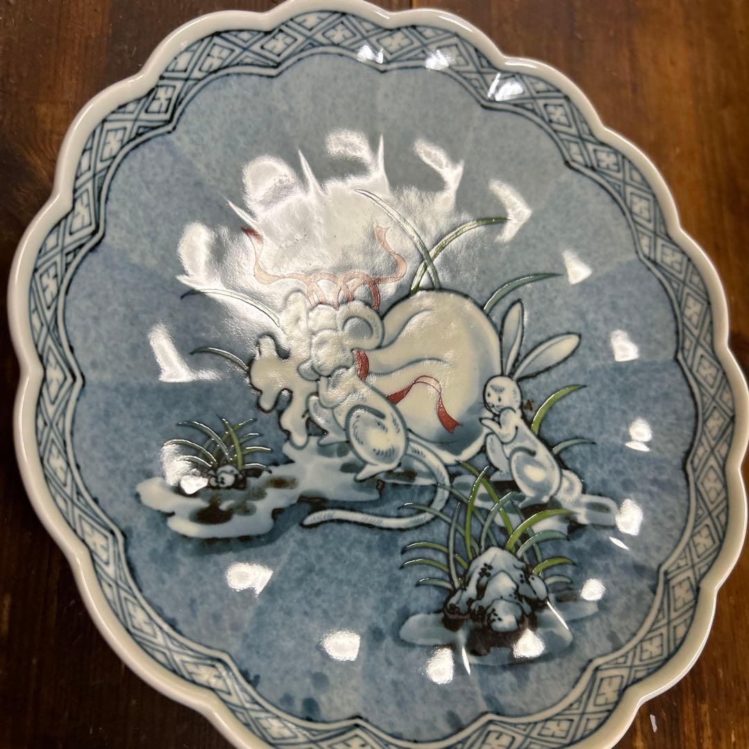 有田焼　輪花渕　高台　皿•飾皿　福右衛門　作家物　うさぎとねずみ