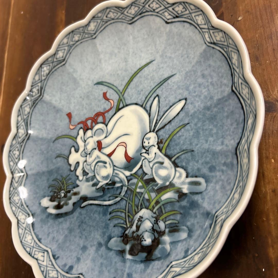 有田焼　輪花渕　高台　皿•飾皿　福右衛門　作家物　うさぎとねずみ