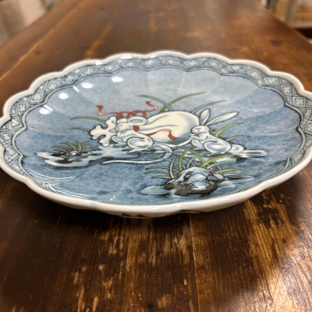 有田焼　輪花渕　高台　皿•飾皿　福右衛門　作家物　うさぎとねずみ