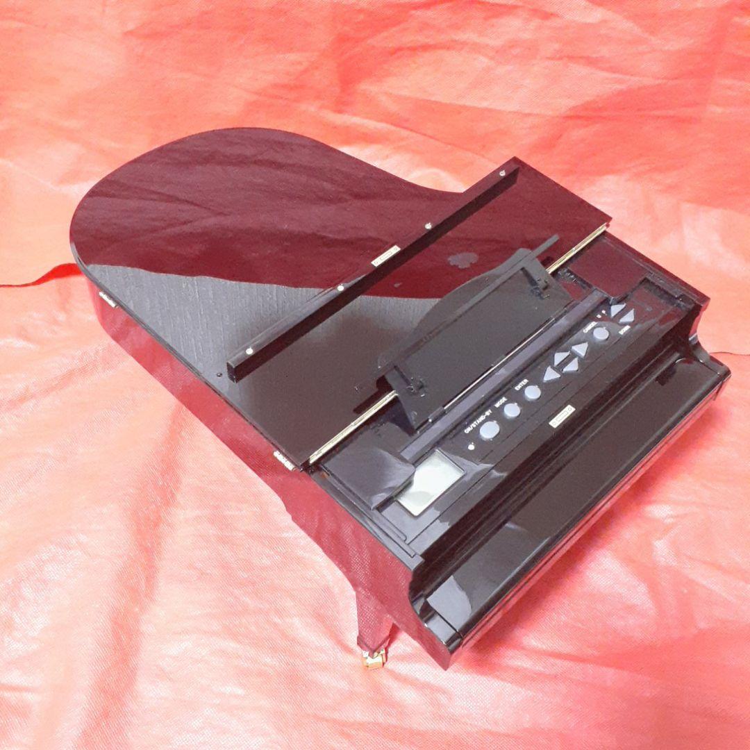 ピアノ型音楽プレイヤー　ミニチュアの椅子付き