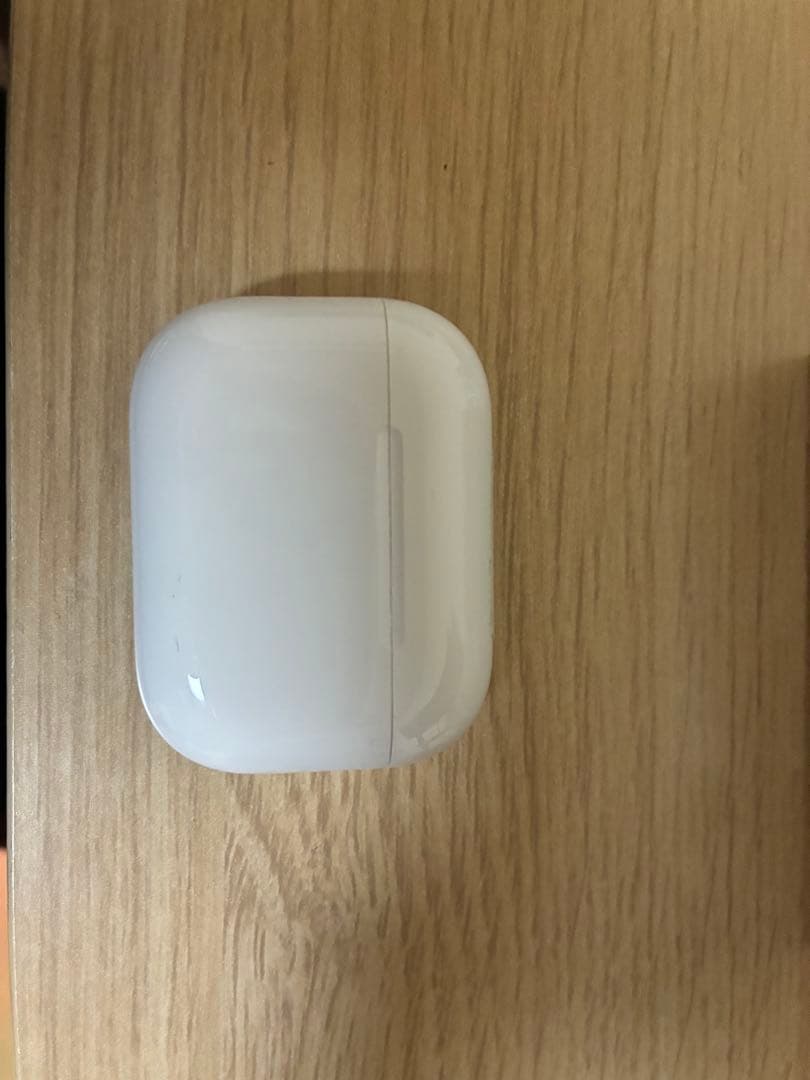 AirPods Pro3ホワイト ケースのみ　別ケース付き　カルビナ付き