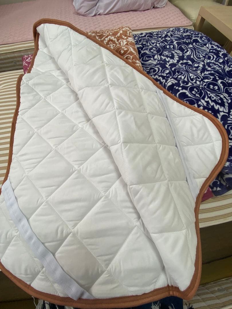 新品♦️西川 あったか敷き毛布 シーツ♦️高級感あるダマスク柄♦️ブラウン♦️送料込