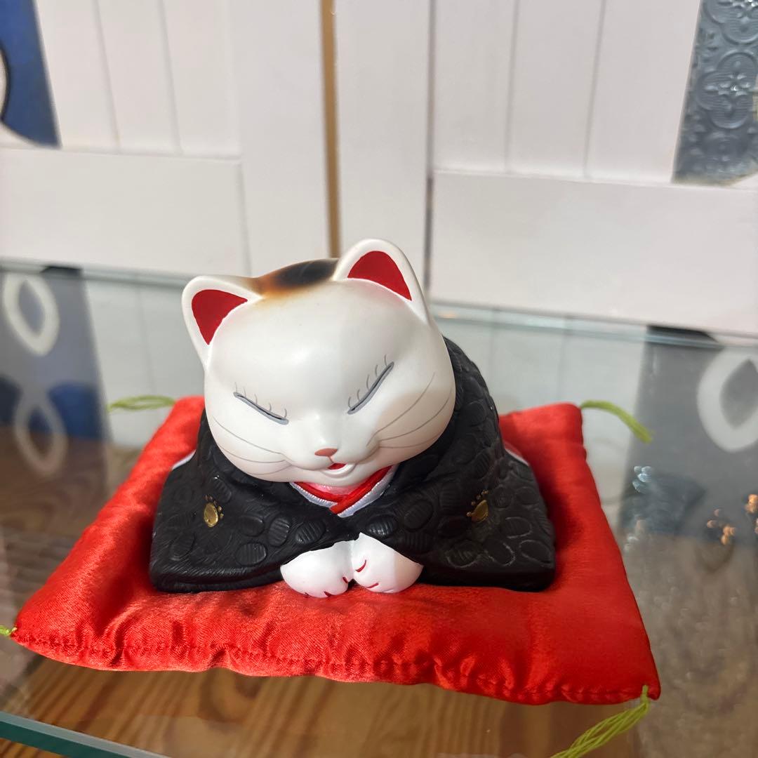 招き猫　おじぎネコ　三毛猫