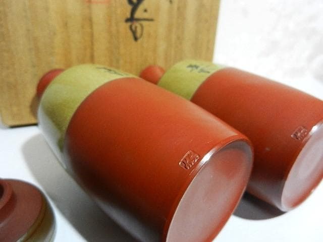 ３代目伊藤赤水（せきすい）作　無名異（むみょうい）焼酒器（徳利２本、猪口３客）