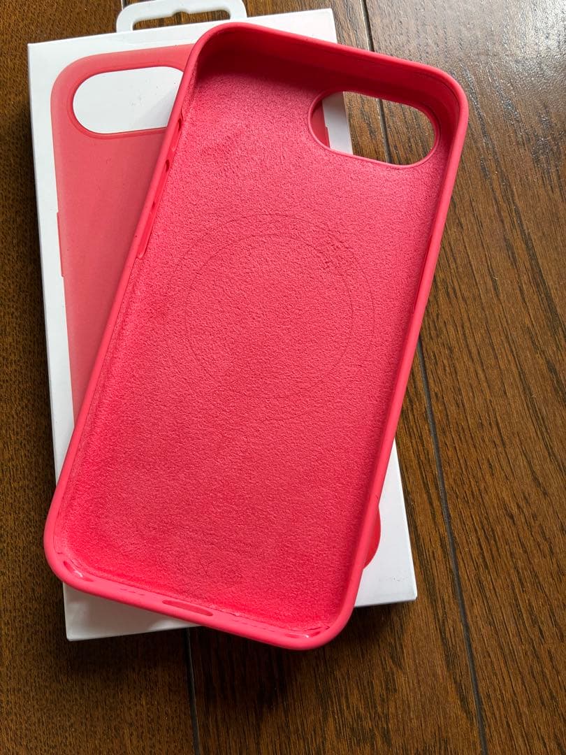 純正正規品　新品　iPhone17e シリコンカバー　アップルストア　スマホ