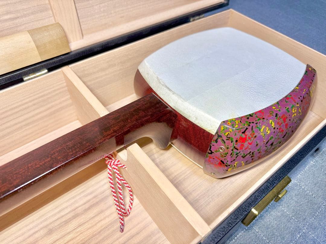 【新春丙午】極上 津軽三味線 金細 綾杉胴 超重量 虎縮杢 超美品 糸巻 太棹