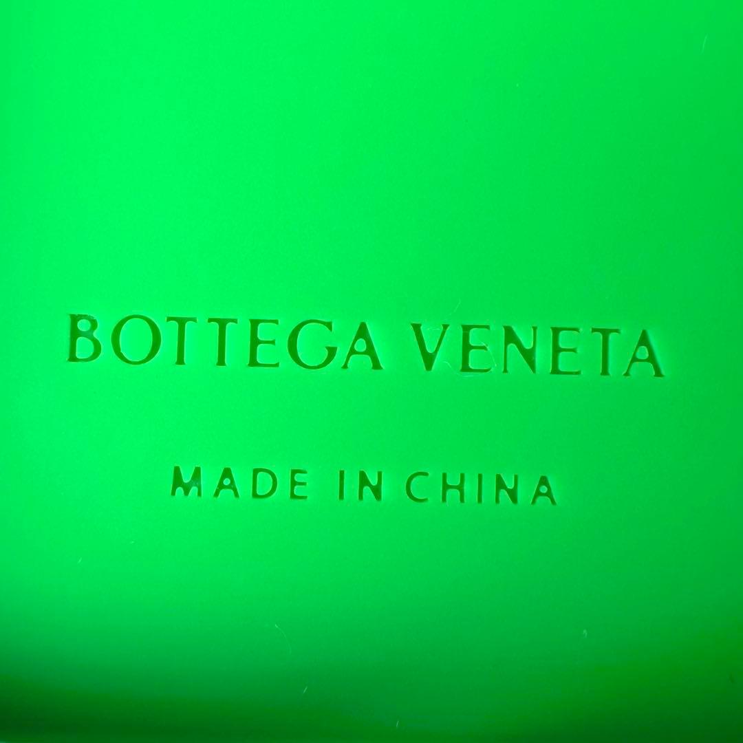 【美品】ボッテガヴェネタ iPhone14Pro イントレチャート ラバー