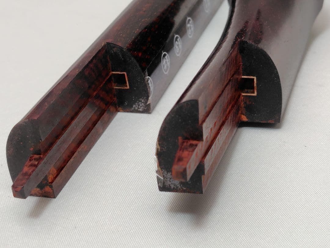 C059 【中古】三味線（子持ち綾杉／金細／二本溝）ケース付（バチ有）／修理前提