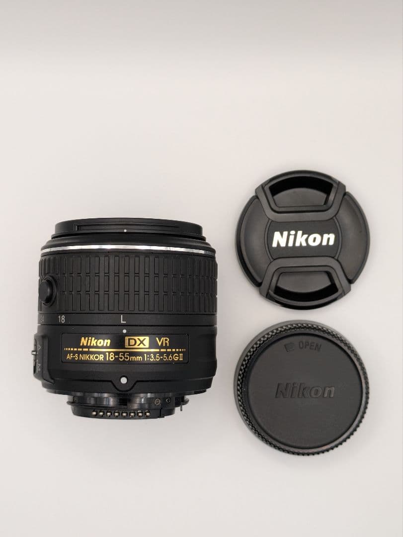 Nikon　D3300 ＋レンズ　S数607回 　ほぼ新品！