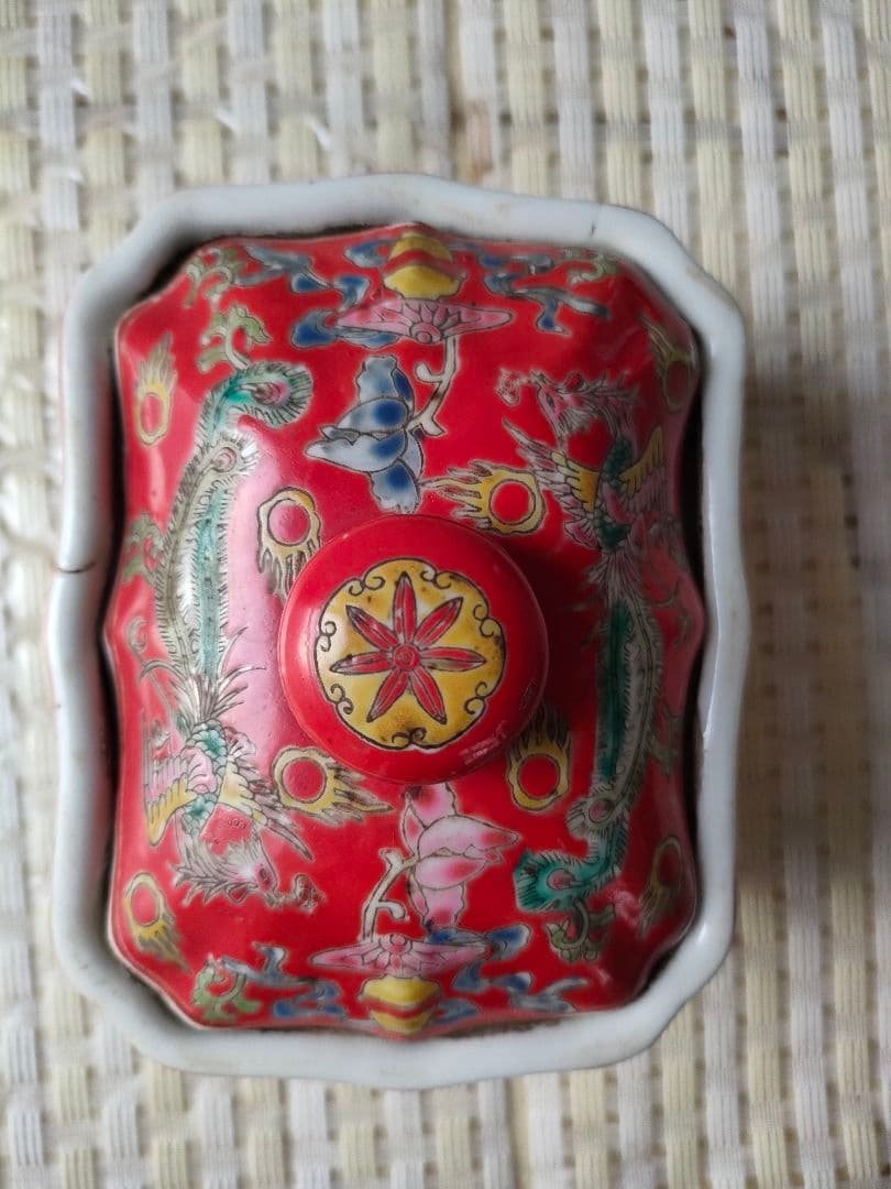 ●中国アンティーク 清朝末期 色絵人物文 蓋付き小物入れ粉彩吉祥文古陶磁香合骨董