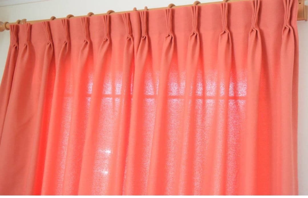 スウェーデンハウス 専用カーテン 三重窓用 ３枚ヒダ１枚になります 2セットあり