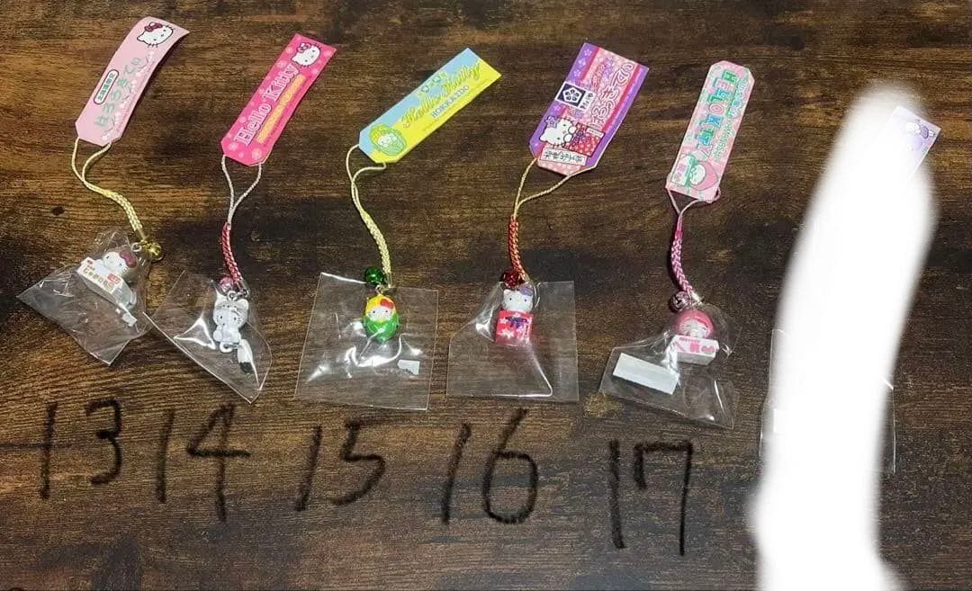 ハローキティ キティちゃん ご当地キーホルダー 47個 セット