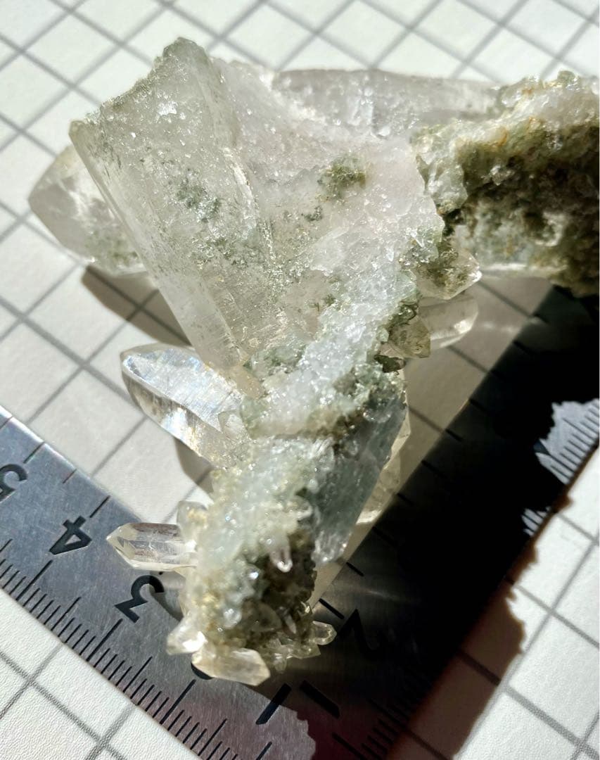 ヒマラヤ水晶クラスター　ベントクォーツ　マニハール産　曲がり水晶　ゴールドルチル