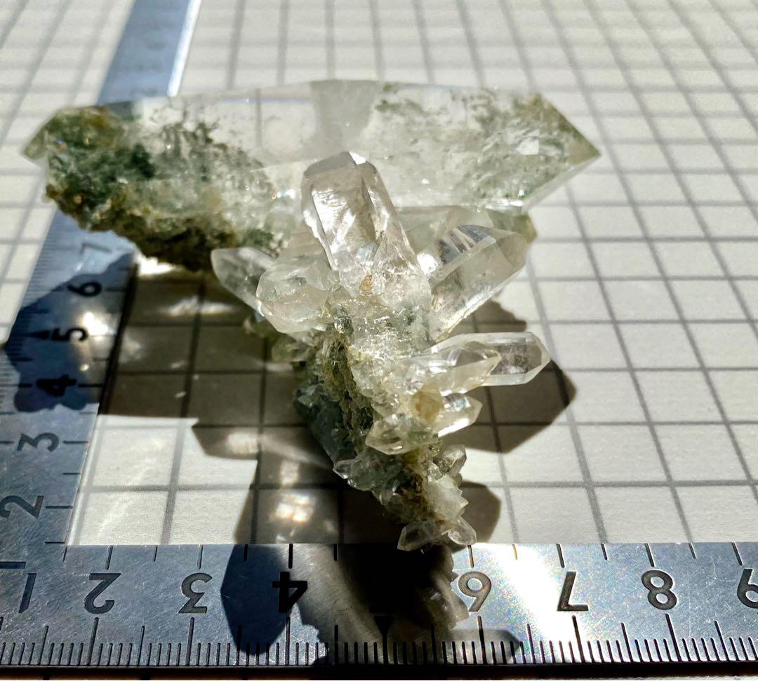 ヒマラヤ水晶クラスター　ベントクォーツ　マニハール産　曲がり水晶　ゴールドルチル