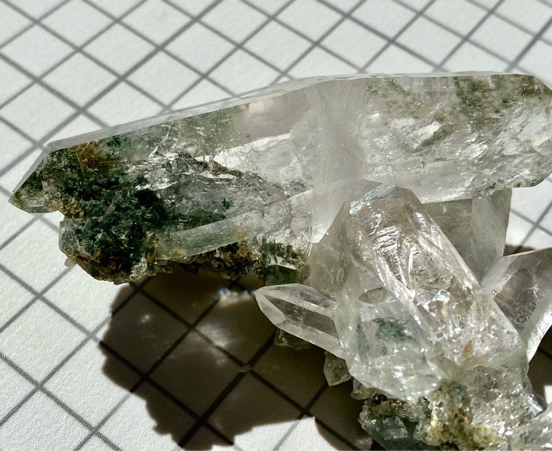 ヒマラヤ水晶クラスター　ベントクォーツ　マニハール産　曲がり水晶　ゴールドルチル