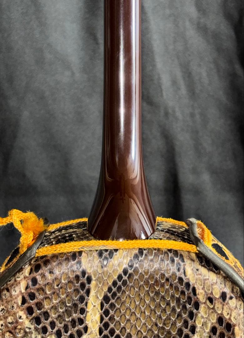 売り切れごめん※八重山黒木稍タマイ真壁型三線　本皮張　ウルミ塗　昭和期三線