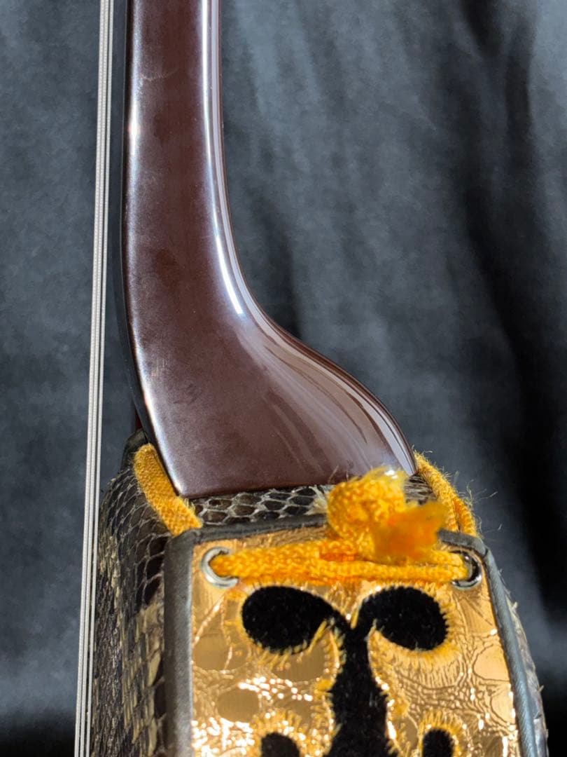 売り切れごめん※八重山黒木稍タマイ真壁型三線　本皮張　ウルミ塗　昭和期三線