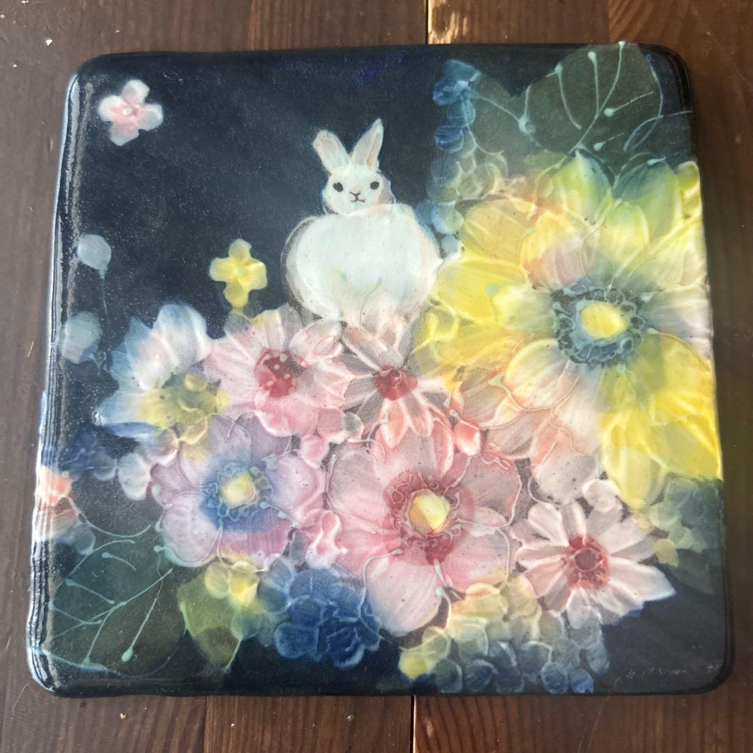 作家　陶芸作家　野村晃子　うさぎと花　飾り皿　銘々皿　ゆずりは工房うさぎ好き