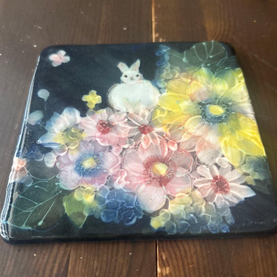 作家　陶芸作家　野村晃子　うさぎと花　飾り皿　銘々皿　ゆずりは工房うさぎ好き
