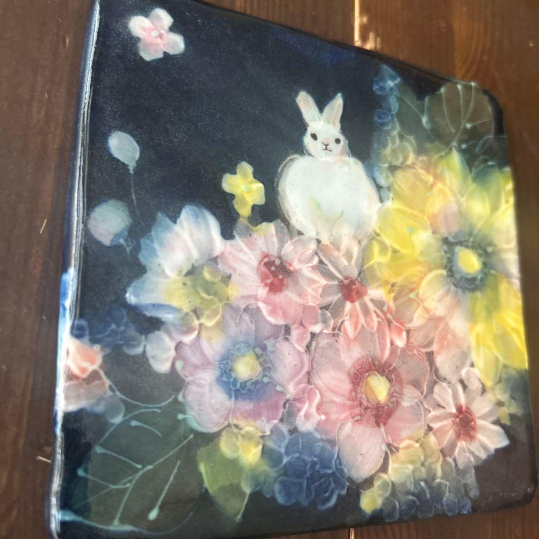 作家　陶芸作家　野村晃子　うさぎと花　飾り皿　銘々皿　ゆずりは工房うさぎ好き