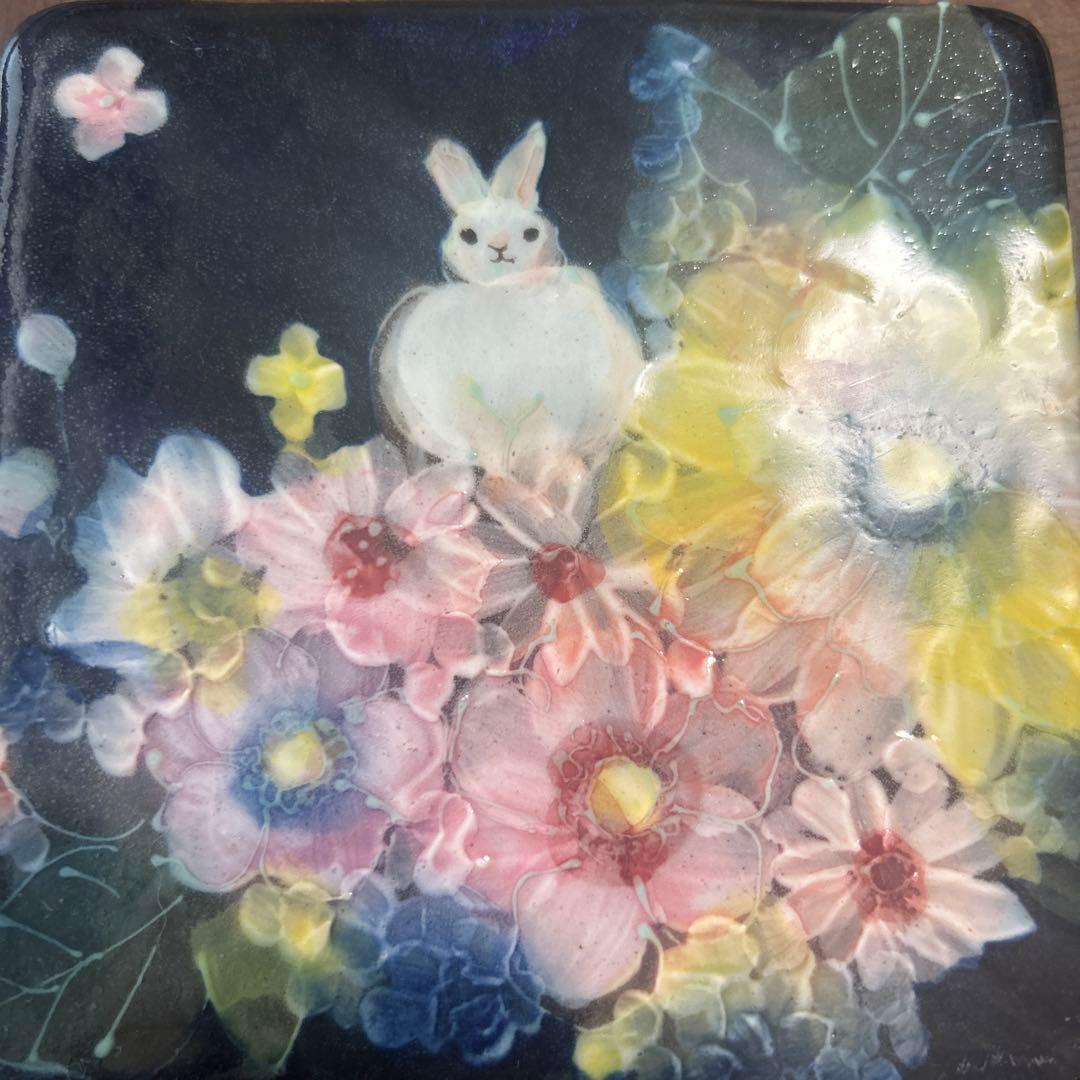 作家　陶芸作家　野村晃子　うさぎと花　飾り皿　銘々皿　ゆずりは工房うさぎ好き