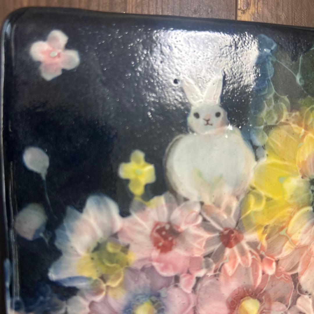 作家　陶芸作家　野村晃子　うさぎと花　飾り皿　銘々皿　ゆずりは工房うさぎ好き