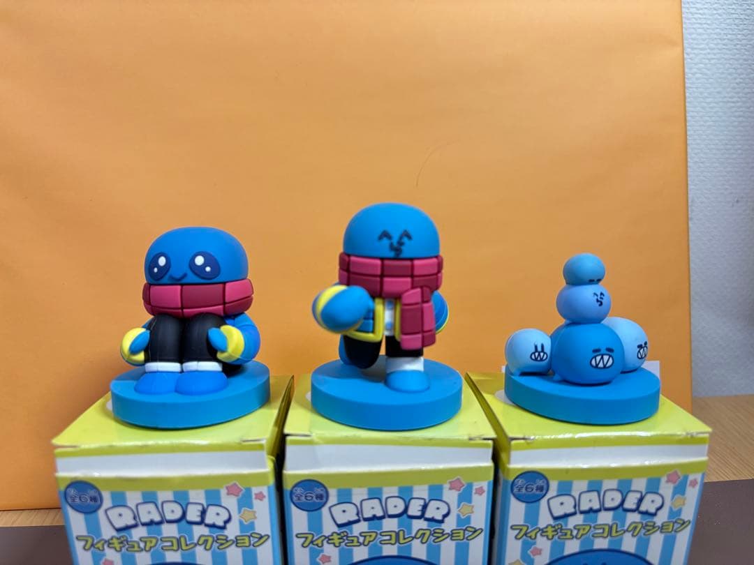 らっだぁフィギュア　缶バッチ　ヴィレッジバンガード　箱あり　美品