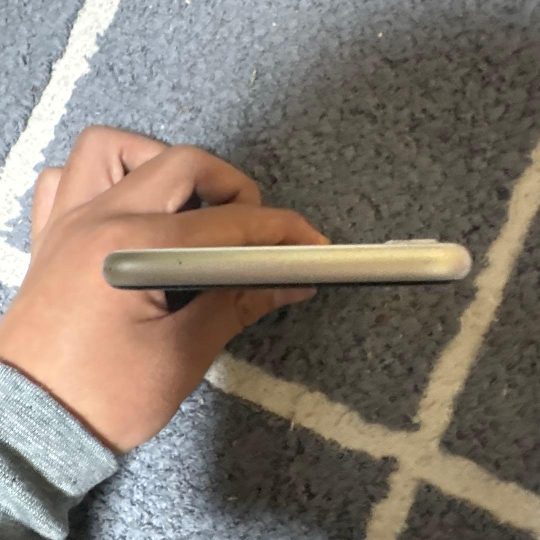 スマートフォン本体 iPhoneSE3 128GB