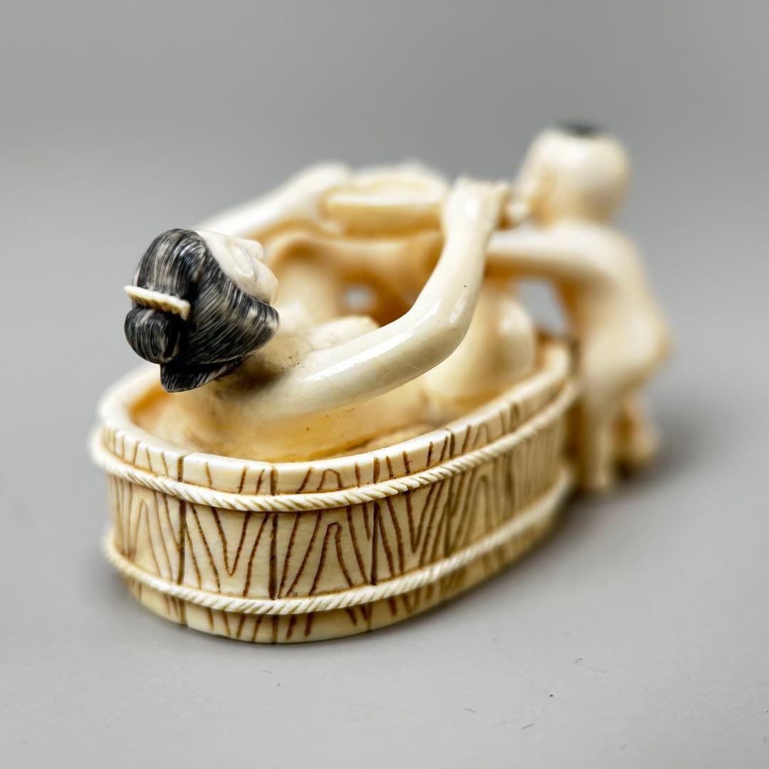 母子入浴シーン 彫刻極上根付天然素材アンティーク骨董飾り物古美術置物細密細工