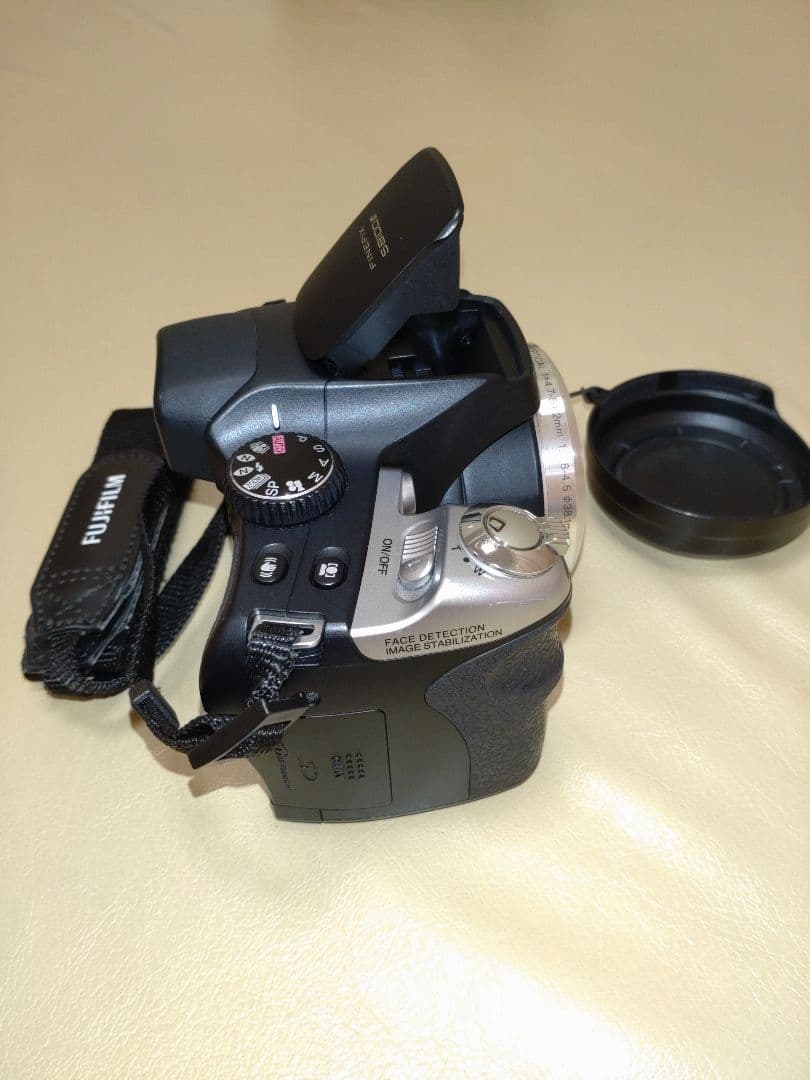 フジフィルム Finepix S8100fd コンパクトデジタルカメラ