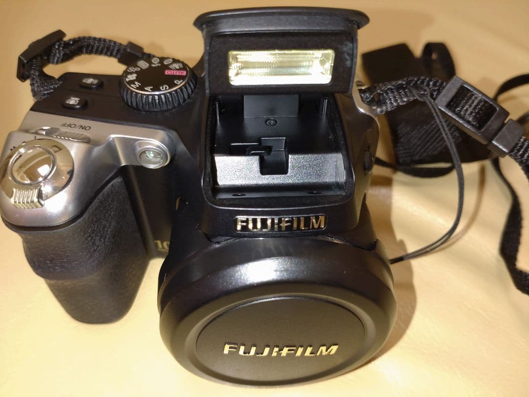 フジフィルム Finepix S8100fd コンパクトデジタルカメラ