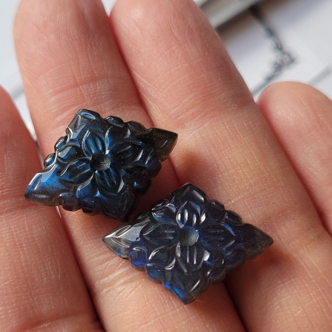 kaya様 フローライト×マザオパ 変形レクタングルカービングピアス