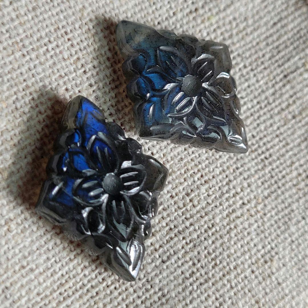 kaya様 フローライト×マザオパ 変形レクタングルカービングピアス