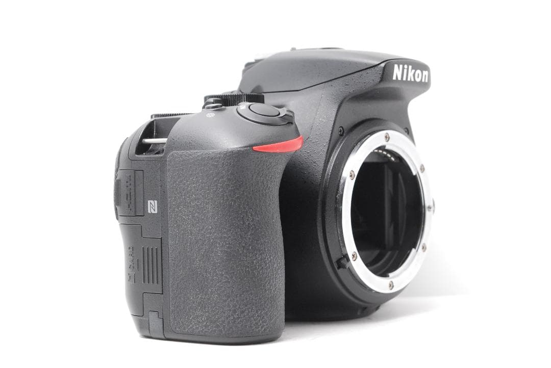 【光学・液晶　極美品】Nikon D5600　WiFiモデル　スマホ転送