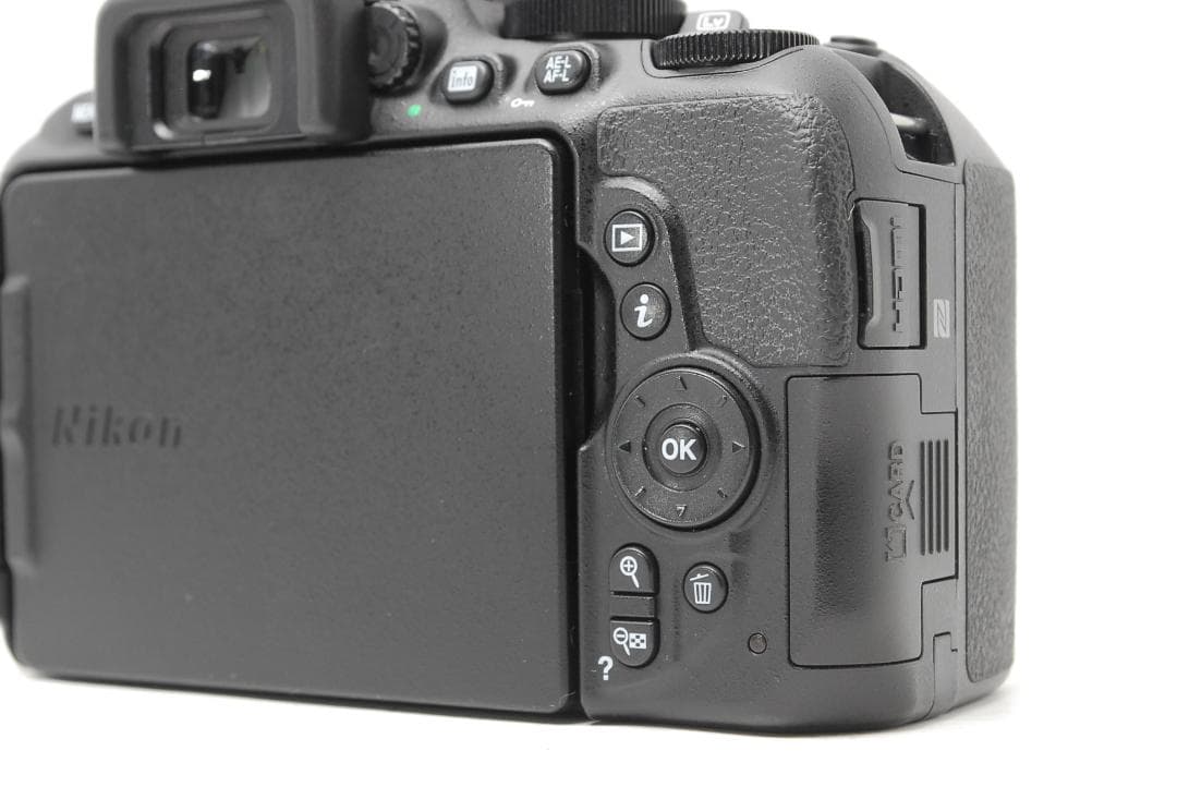 【光学・液晶　極美品】Nikon D5600　WiFiモデル　スマホ転送