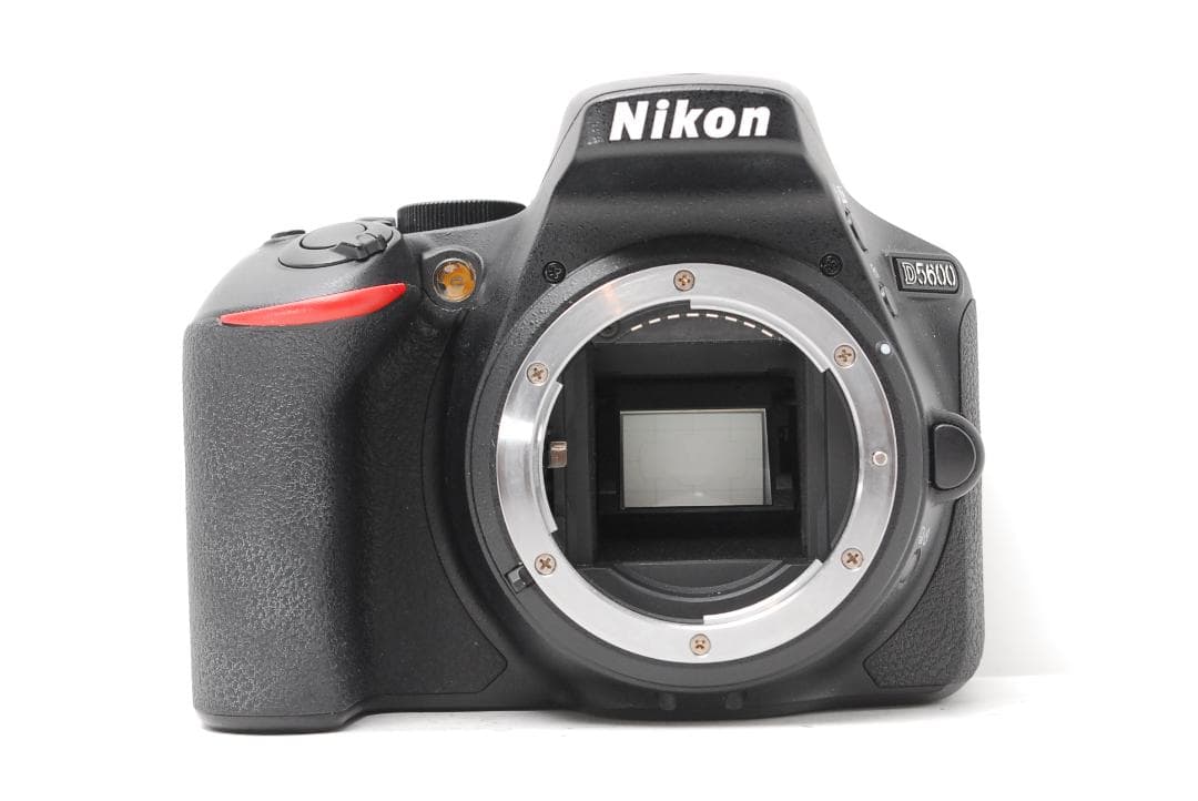 【光学・液晶　極美品】Nikon D5600　WiFiモデル　スマホ転送