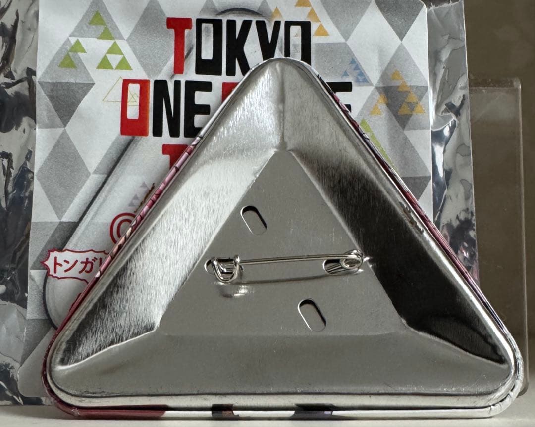 ONE PIECE ワンピースタワー　トンガリ缶バッジ　ドフラミンゴ