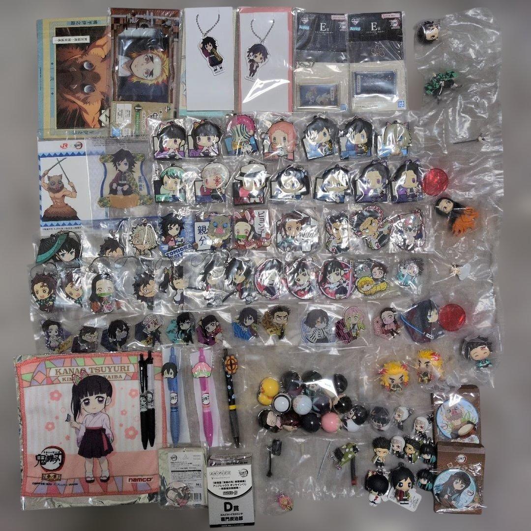 鬼滅の刃　まとめ売り　ランチョンマット　アクスタ他　グッズ680点以上